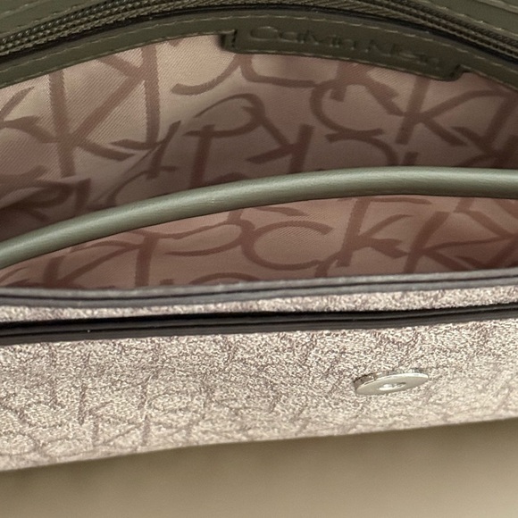 New Calvin Klein Olive Green and Beige Signature Bag - Picture 6 of 8